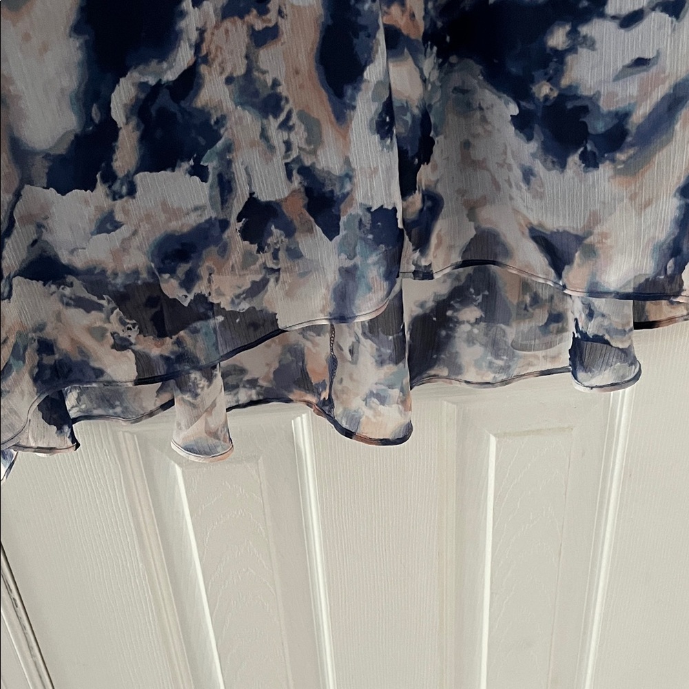 Jennifer Lopez Navy and Cream Abstract Blouse - Picture 5 of 5